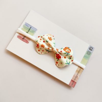 Floral scalloped band