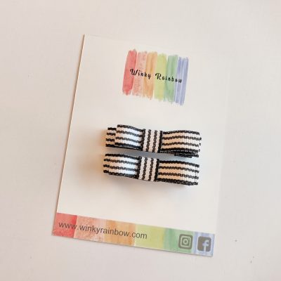 Black stripy fringe clip