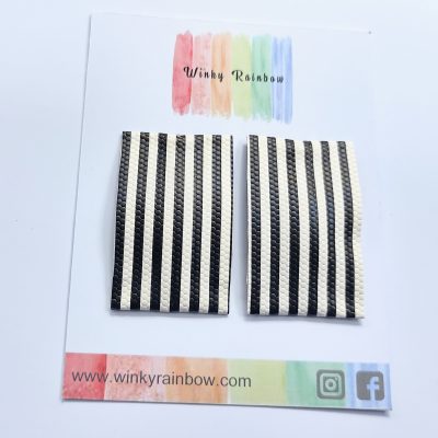 Black stripy snap clip
